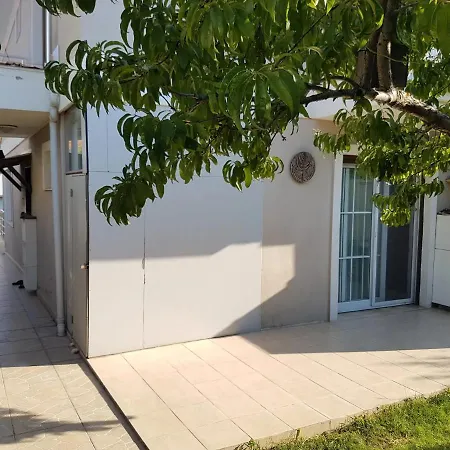 Apartment 2 Bedroom Cosy House In