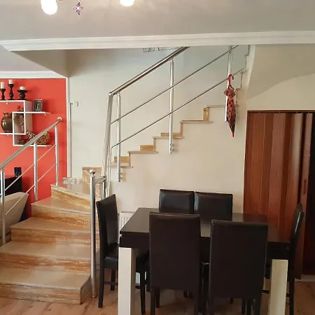 公寓 2 Bedroom Cosy House In