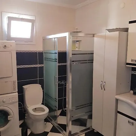 公寓 2 Bedroom Cosy House In *