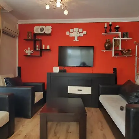 2 Bedroom Cosy House In * 博德鲁姆